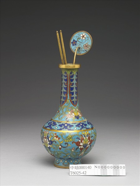 掐絲琺瑯瓶