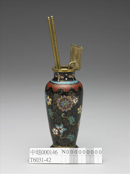 掐絲琺瑯瓶