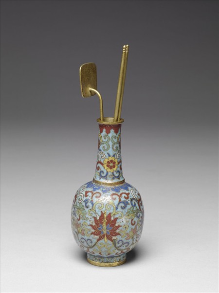 掐絲琺瑯瓶