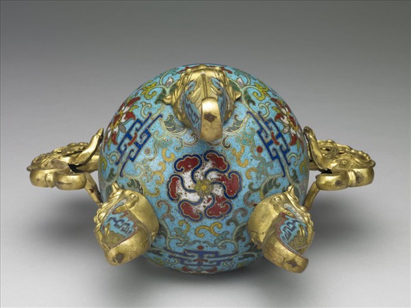 掐絲琺瑯螭耳番蓮紋爐