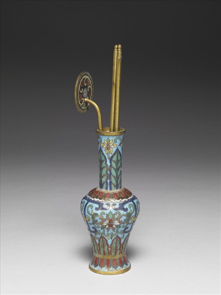 掐絲琺瑯番蓮紋瓶