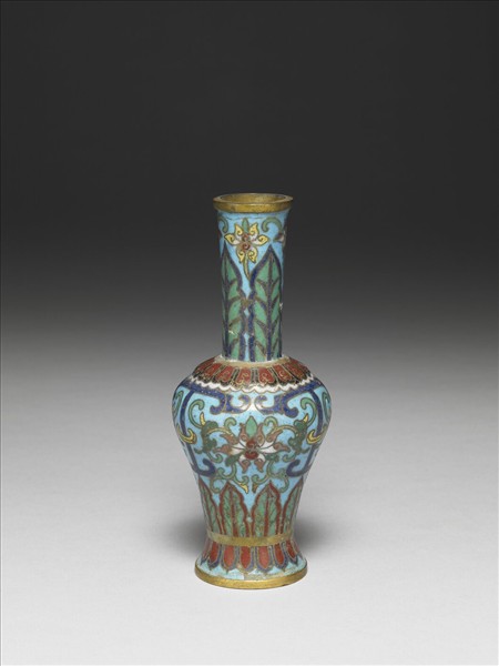 掐絲琺瑯番蓮紋瓶