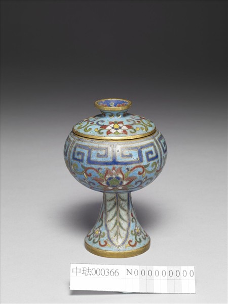 掐絲琺瑯番蓮紋盒