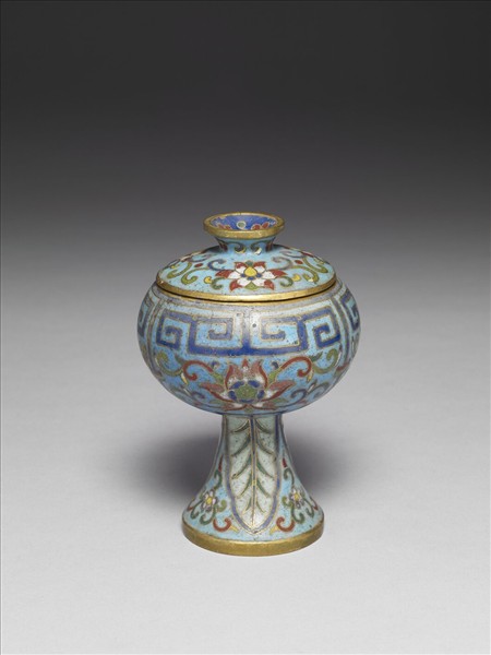 掐絲琺瑯番蓮紋盒