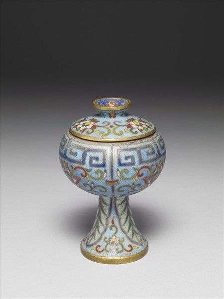 掐絲琺瑯番蓮紋盒