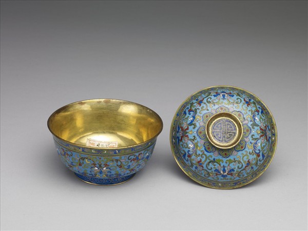 掐絲琺瑯番蓮紋蓋碗