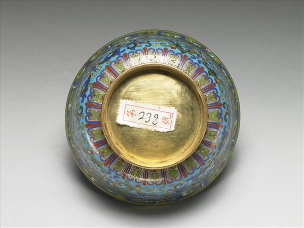 掐絲琺瑯番蓮紋蓋碗