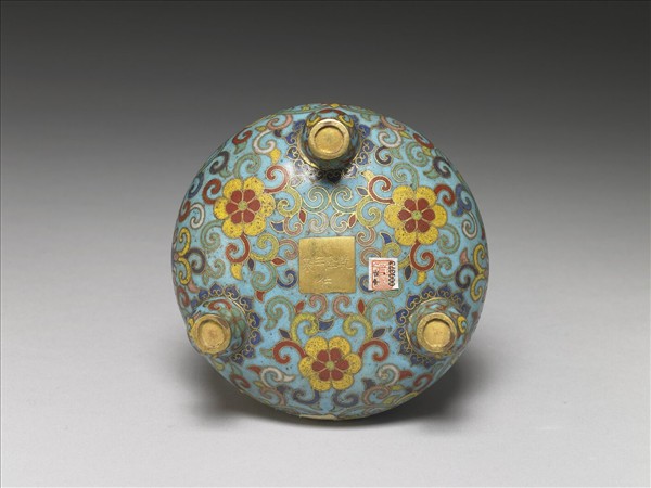 掐絲琺瑯番蓮紋爐