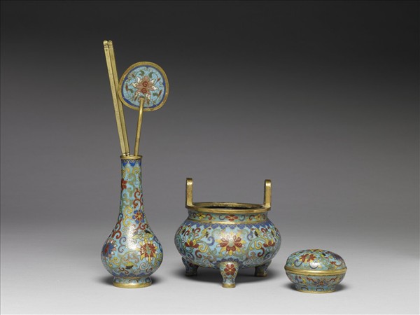 掐絲琺瑯番蓮紋爐