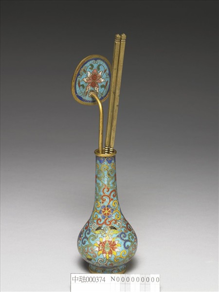 掐絲琺瑯番蓮紋瓶