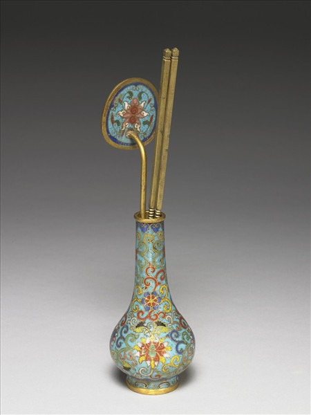 掐絲琺瑯番蓮紋瓶