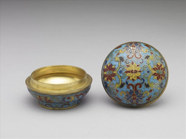 掐絲琺瑯番蓮紋盒