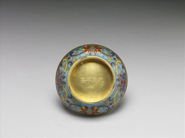 掐絲琺瑯番蓮紋盒