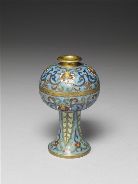 掐絲琺瑯番蓮紋盒