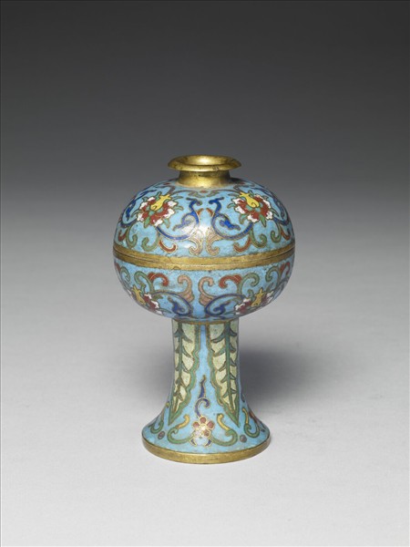 掐絲琺瑯番蓮紋盒