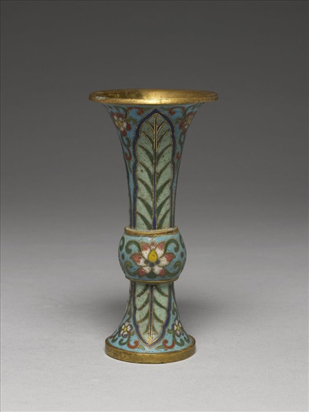 掐絲琺瑯花卉紋瓶