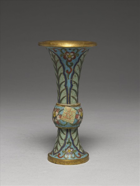 掐絲琺瑯花卉紋瓶