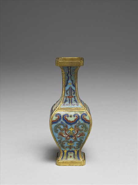 掐絲琺瑯卷草紋瓶