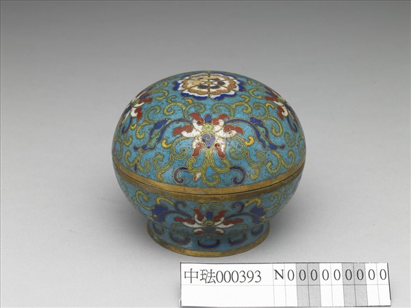 掐絲琺瑯番蓮紋盒