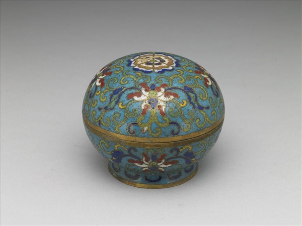 掐絲琺瑯番蓮紋盒