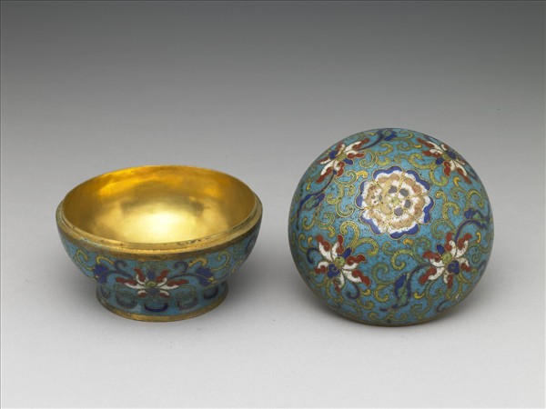 掐絲琺瑯番蓮紋盒