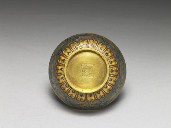 掐絲琺瑯夔龍碗