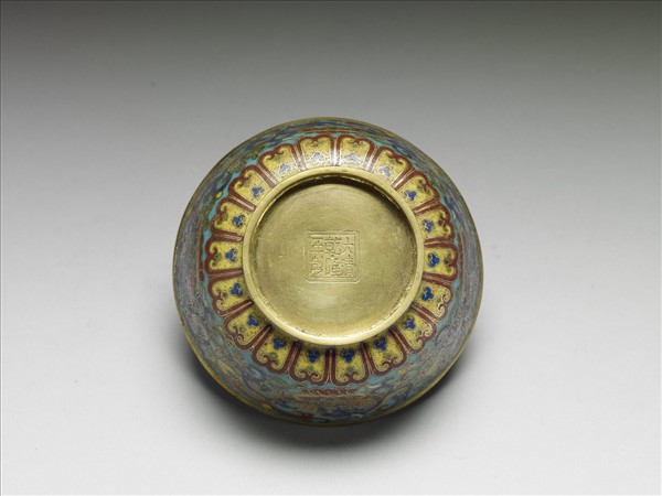 掐絲琺瑯夔龍碗