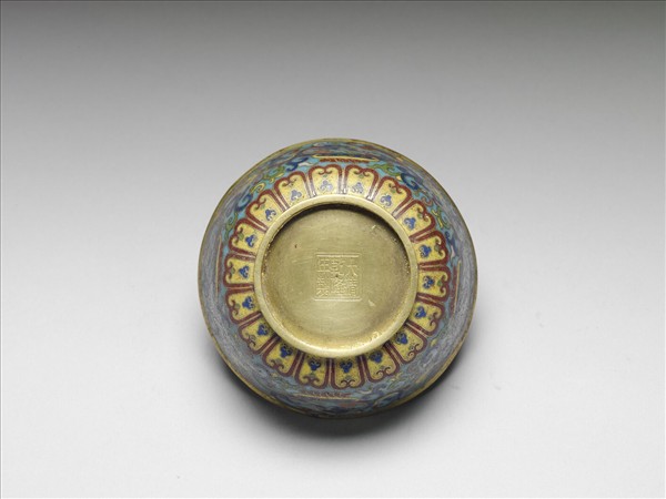 掐絲琺瑯夔龍碗