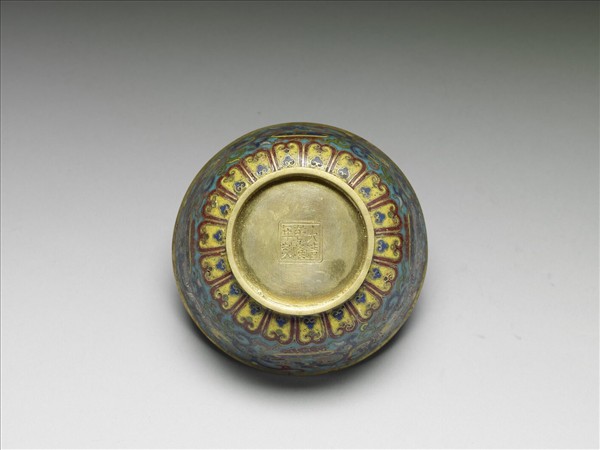 掐絲琺瑯夔龍碗