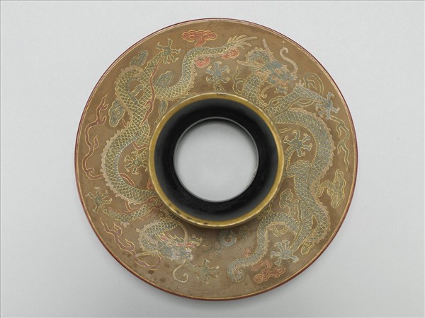 蓮瓣雲龍紋碗托