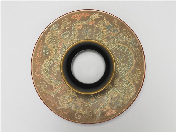 蓮瓣雲龍紋碗托