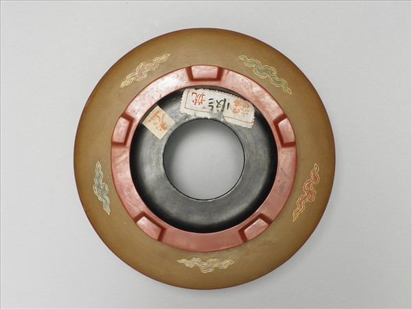 蓮瓣雲龍紋碗托