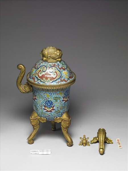 掐絲琺瑯象足鼎