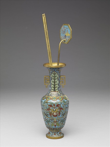 掐絲琺瑯瓶