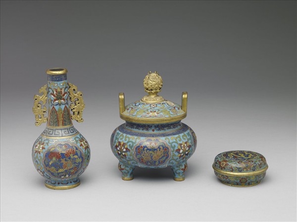 掐絲琺瑯花鳥紋爐