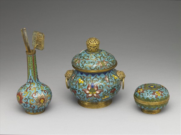 掐絲琺瑯番蓮紋爐