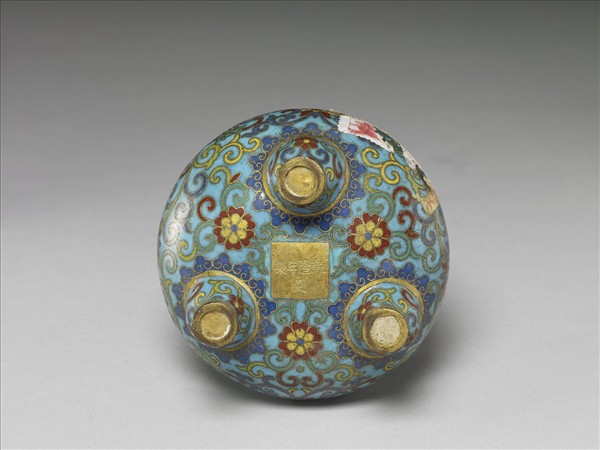 掐絲琺瑯花卉紋爐