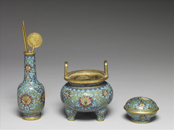 掐絲琺瑯花卉紋爐