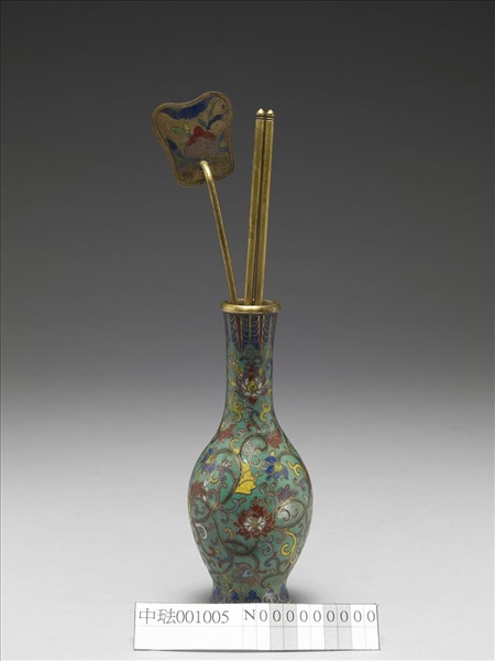 掐絲琺瑯瓶
