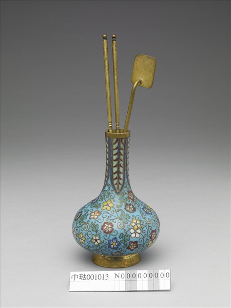 掐絲琺瑯瓶