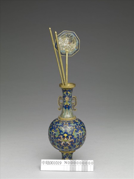 掐絲琺瑯瓶