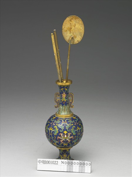 掐絲琺瑯瓶