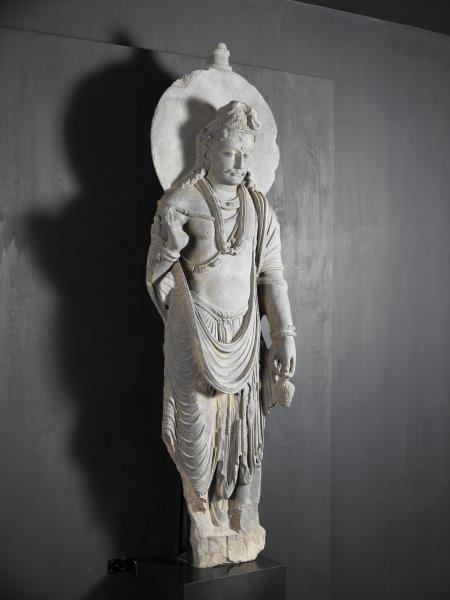 犍陀羅石雕彌勒菩薩立像