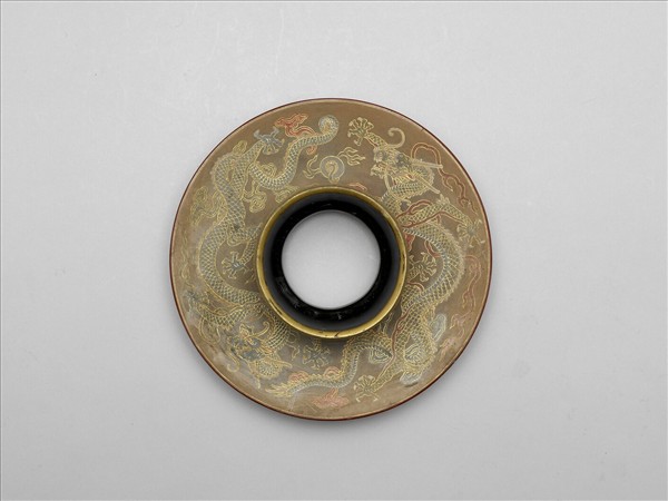 蓮瓣雲龍紋碗托