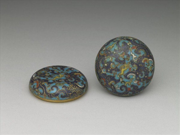 掐絲琺瑯夔龍紋盒