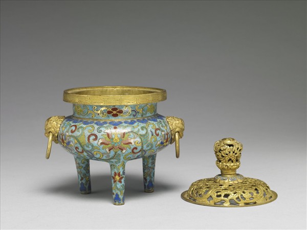 掐絲琺瑯花卉紋三足爐