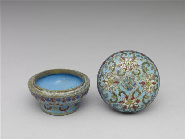 掐絲琺瑯花卉紋盒