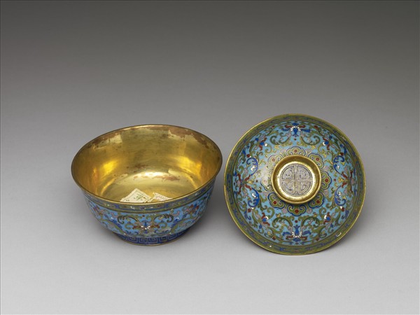 掐絲琺瑯花卉紋蓋碗