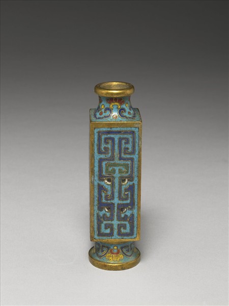 掐絲琺瑯獸面紋方瓶