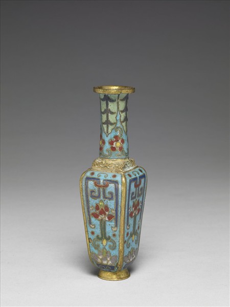掐絲琺瑯瓶